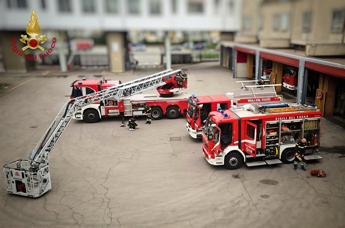 vigilidelfuoco's tweet image. Sono 4.600 i #vigilidelfuoco in servizio #oggi… Per un #Natale in sicurezza.

#25dicembre #sempreoperativi