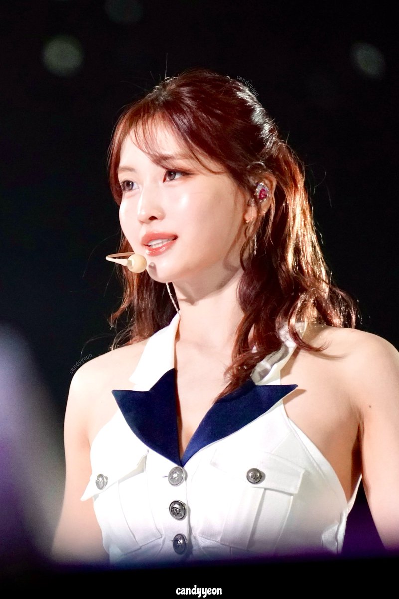 candyyeon_'s tweet photo. 251207 HONG KONG

#TWICE #트와이스 #MOMO #モモ #모모 
#TWICE_THISISFOR_WORLD_TOUR https://t.co/A6myXQl6RS