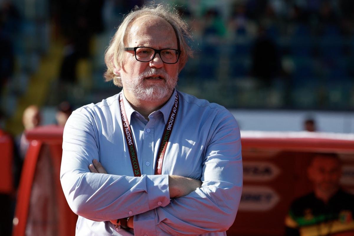 HanifBerkane's tweet image. 🎙️"𝐉'𝐚𝐢 𝐣𝐨𝐮𝐞́ 𝐮𝐧𝐞 𝐬𝐞𝐮𝐥𝐞 𝐟𝐨𝐢𝐬 𝐜𝐨𝐧𝐭𝐫𝐞 𝐥𝐞 𝐌𝐚𝐫𝐨𝐜 𝐞𝐧 𝟐𝟎𝟏𝟗. 𝐎𝐧 𝐚𝐯𝐚𝐢𝐭 𝐠𝐚𝐠𝐧𝐞́ 𝟏-𝟎 𝐞𝐧 𝐩𝐨𝐬𝐚𝐧𝐭 𝐥𝐞 𝐛𝐮𝐬 𝐞𝐭 𝐚𝐯𝐞𝐜 𝟐𝟏% 𝐝𝐞 𝐩𝐨𝐬𝐬𝐞𝐬𝐬𝐢𝐨𝐧."

Le coach malien Tom Sainfiet prévient le Maroc. 🇲🇱 

« Si on va poser le…