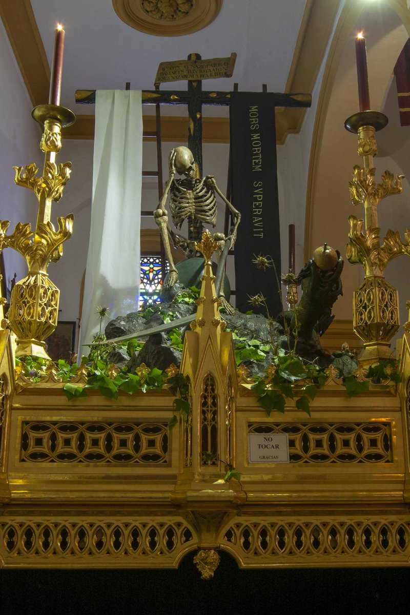 Ya ha nacido Jesús.  Ya va estar la Canina en la Calle.

Esto se acaba ijos....