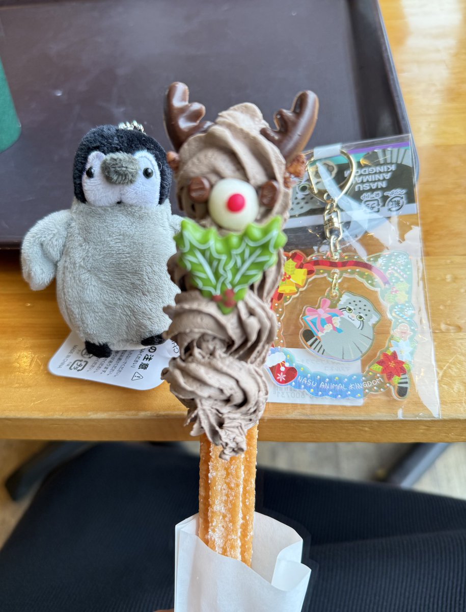 メリークリスマス🎅💕
本日のおやつは間に合ったトナチュロ🎄

憧れのエンペラーペンギンの赤ちゃんはお友達がゲットしてくれました🐧✨