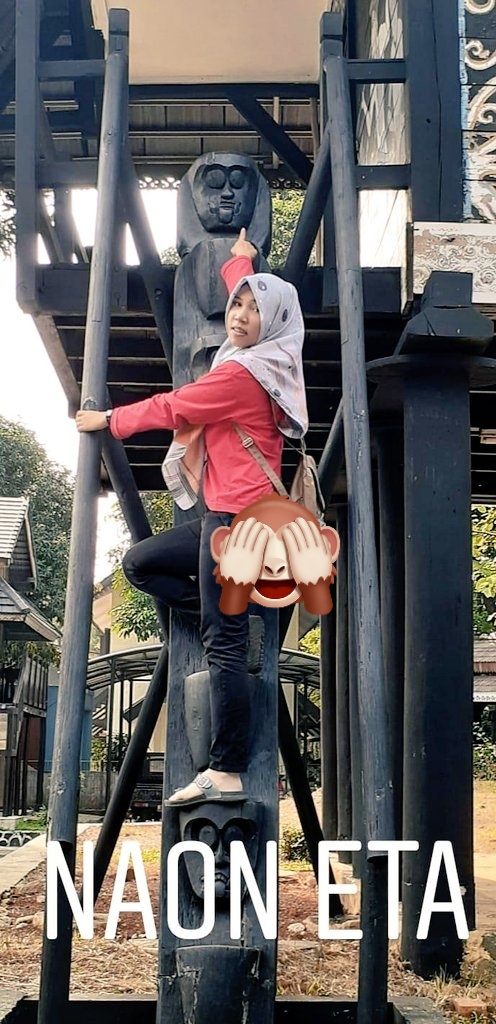 mona_kejora's tweet image. Apaan tuh, yg bilang mirip tandanya irii 😈   #tmii rumah dayak
