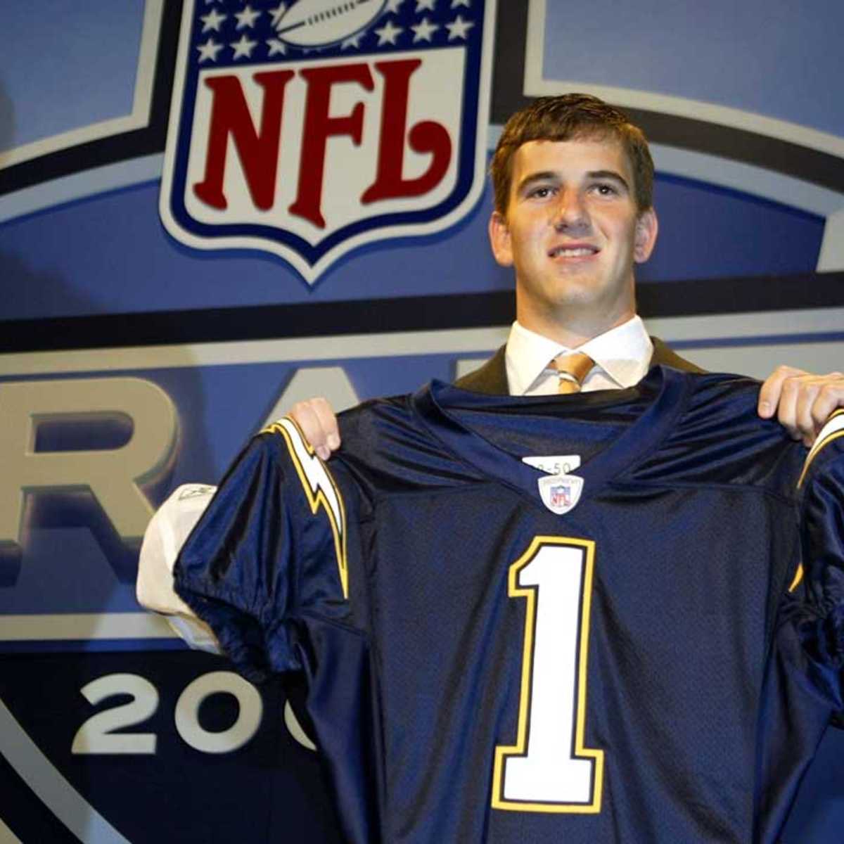 joep82's tweet photo. @MLFootball @shawnemerriman @JenniferMills21 @TheDirector_YT @Reekayy @diehardboltclub @BoltVox @ChargersMemes @ChargersCountry Eli Manning 🤣 https://t.co/JlzOA6TktR