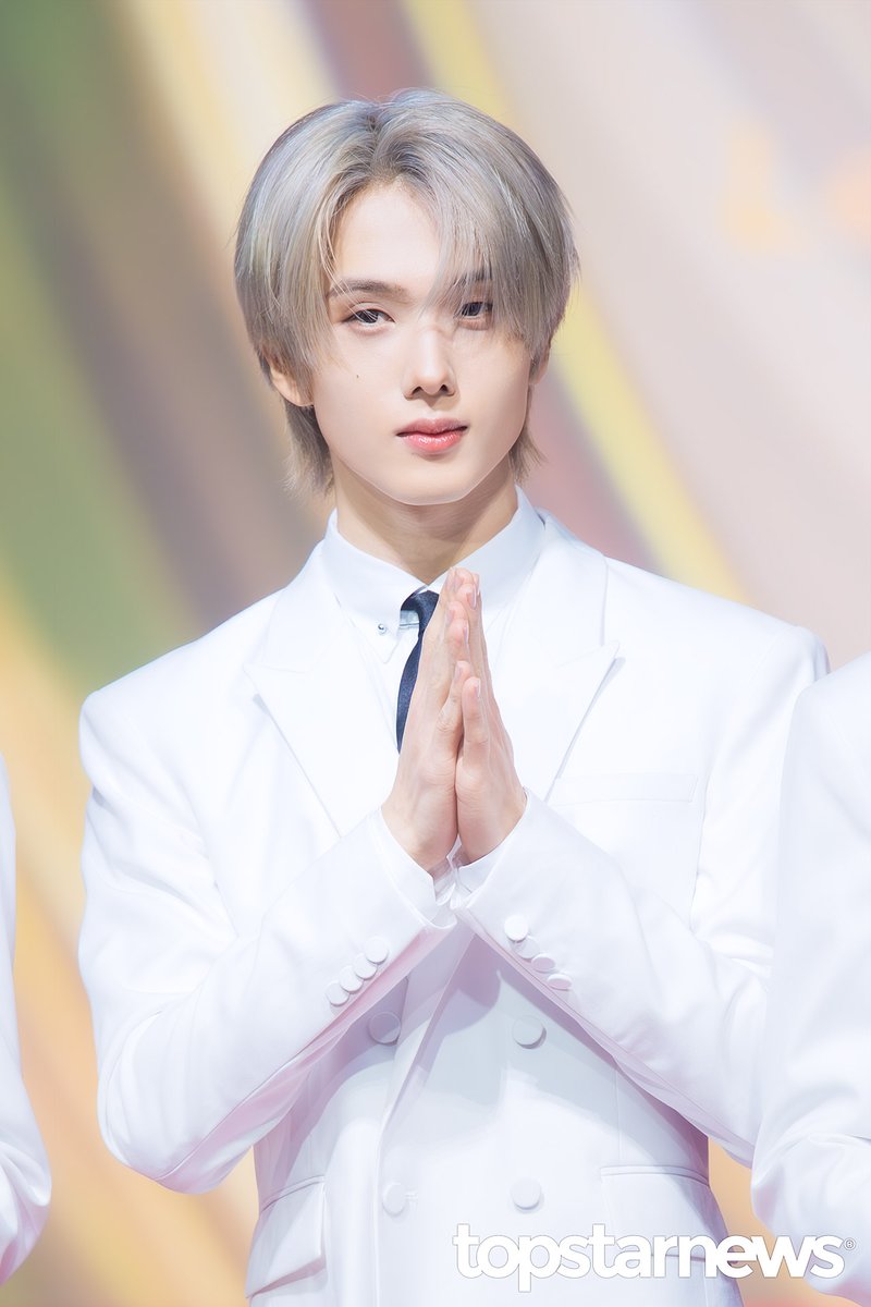 TSN_PHOTO's tweet image. [HD포토] 엔시티 드림 지성, ‘아직 산타 할아버지께 소원 빌 나이’ (2025 SBS 가요대전) #2025가요대전 #가요대전 #레드카펫 #포토월 #프리뷰 #엔시티 #NCT #지성 topstarnews.net/news/articleVi… &amp;lt;- Original Photo