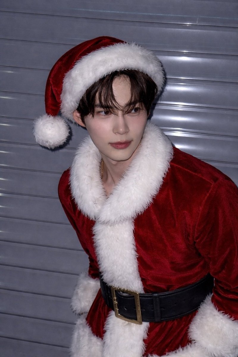 han1been_'s tweet image. 이렇게라도 신타복 입은 한빈이가 보고싶엇서요