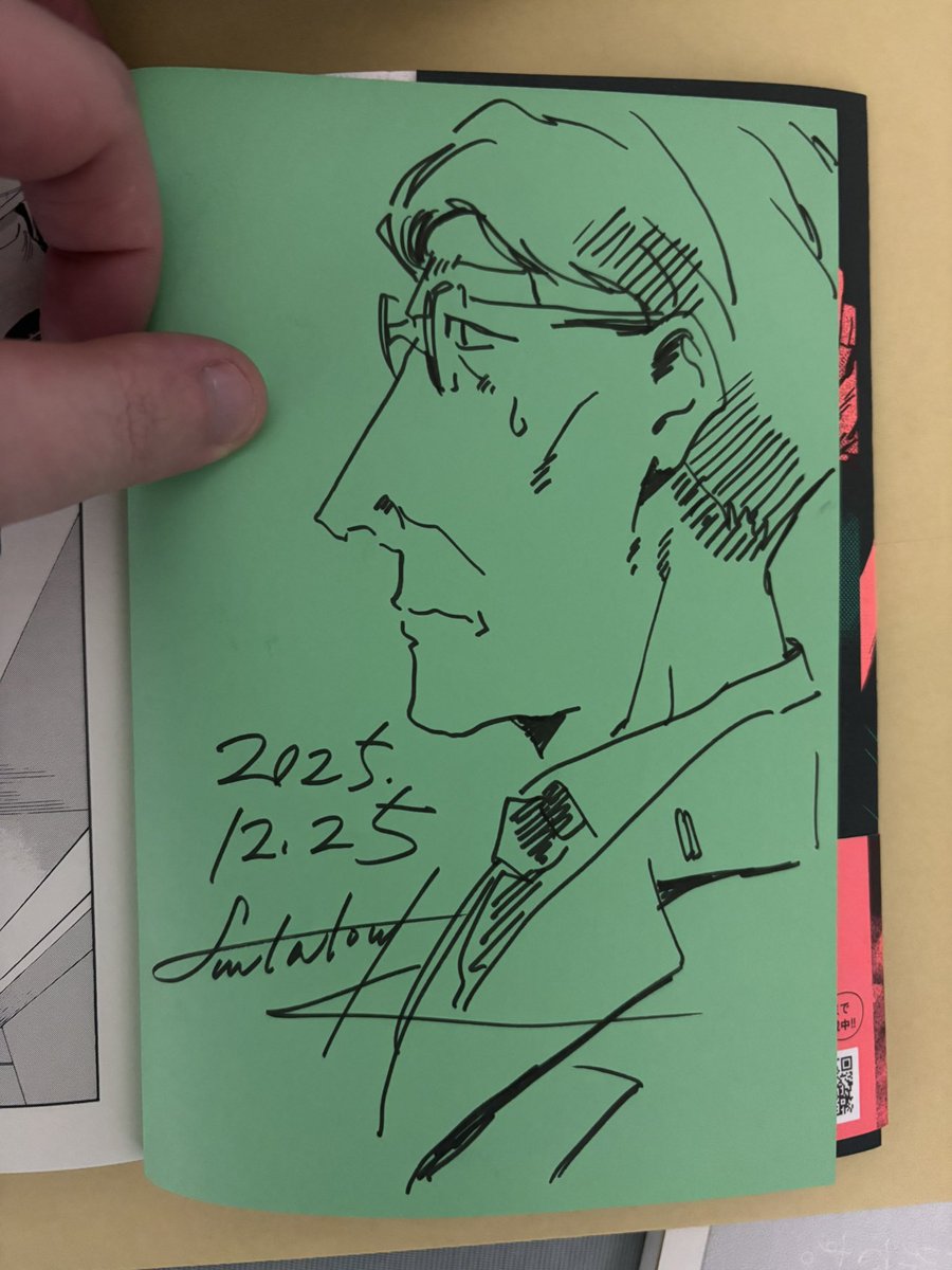 本にサイン描いた。 本にサイン描くの描きづらいね