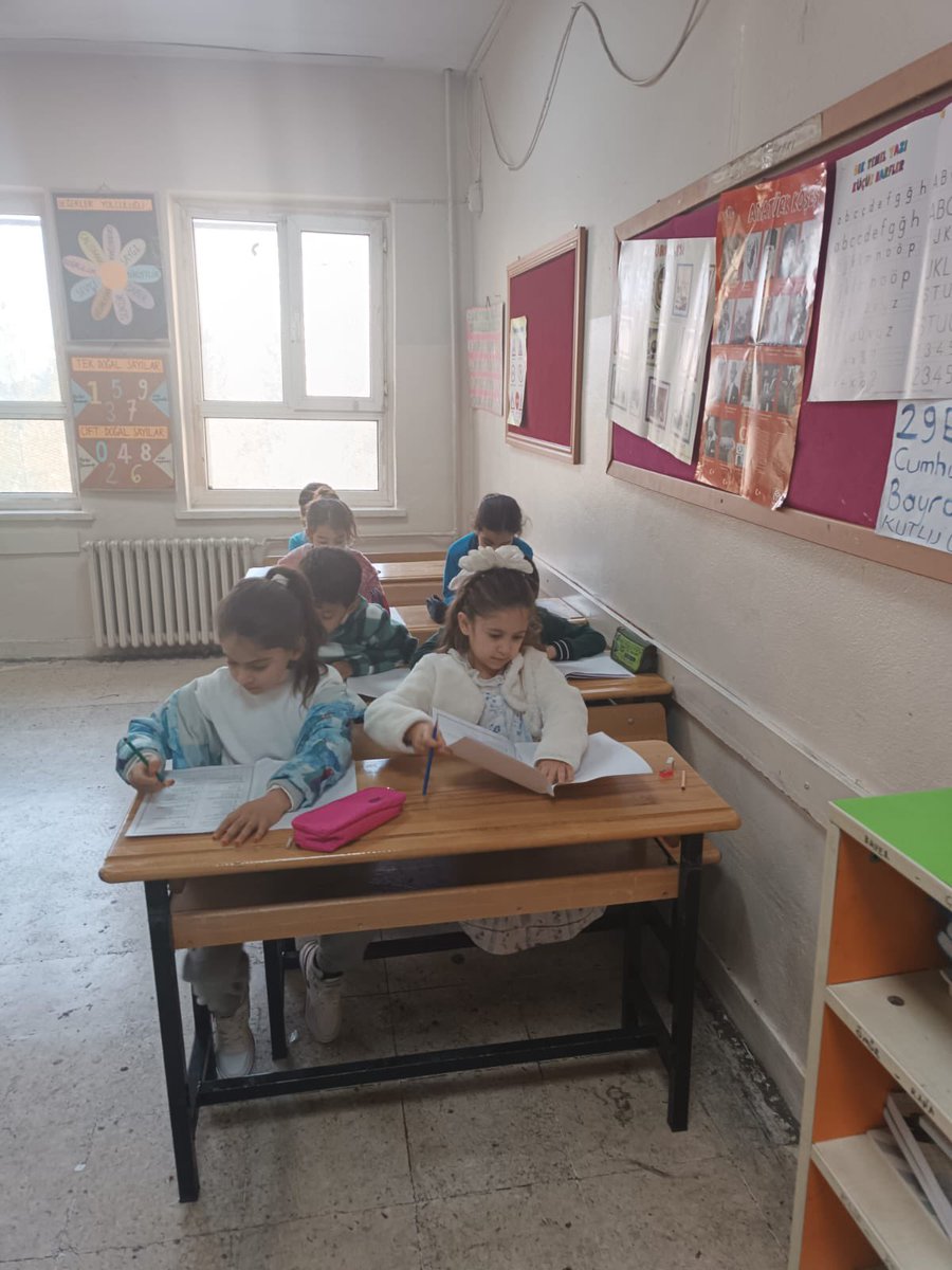 “Oku Kitabını , Al Armağanını” adlı kitap okuma yarışması kapsamında 2,3 ve 4. Sınıflarımıza yapılan sınav . 
<a href="/AyatErkan/">erkan ayat</a> 
<a href="/Diyarbakirmem/">Diyarbakır İl Millî Eğitim Müdürlüğü</a> 
<a href="/yenisehirkym21_/">T.C Diyarbakır Yenişehir Kaymakamlığı</a> 
<a href="/YenisehirMEM/">Yenişehir İlçe Milli Eğitim Müdürlüğü</a>