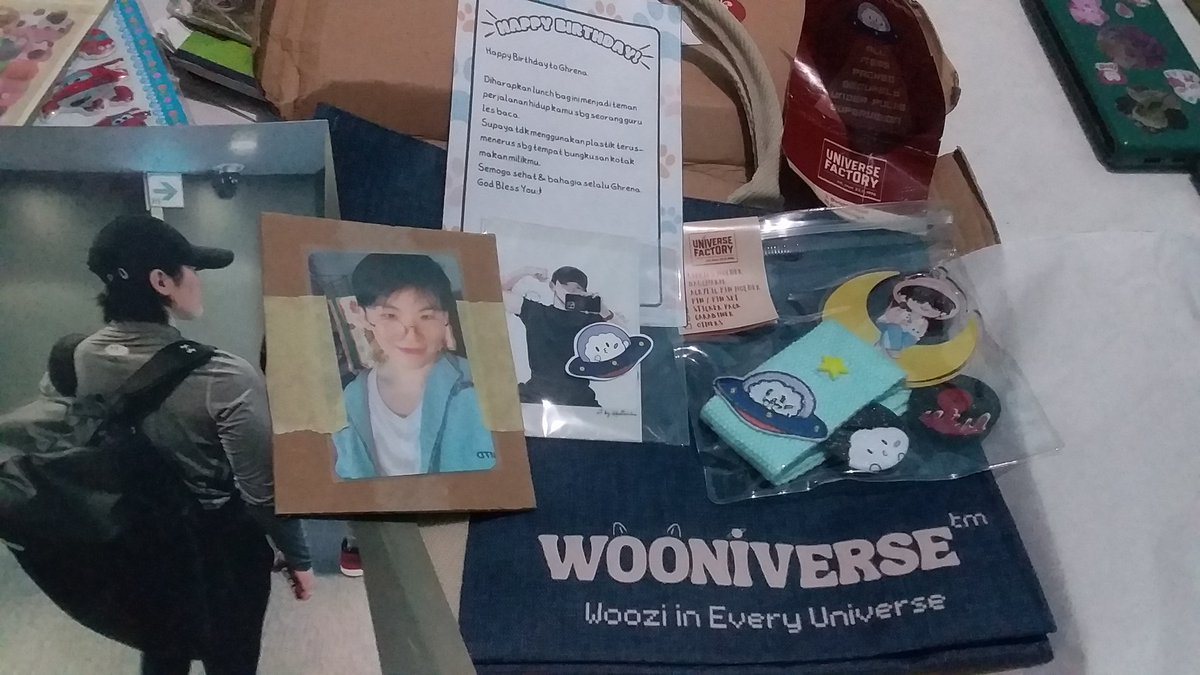 Kado ulang tahun yg kedua sudah datang (terlebih dahulu)

Terima kasih <a href="/wishforwoozi/">Wooniverse Factory</a> atas paket cantiknya, akhirnya bu guru ini bisa bawa bekal makanannya dg cantik (tdk pake plastik kresek lagi) 

Makasih juga atas gift pc uji nya, 

Sehat dan bahagia selalu untuk all staff ya~