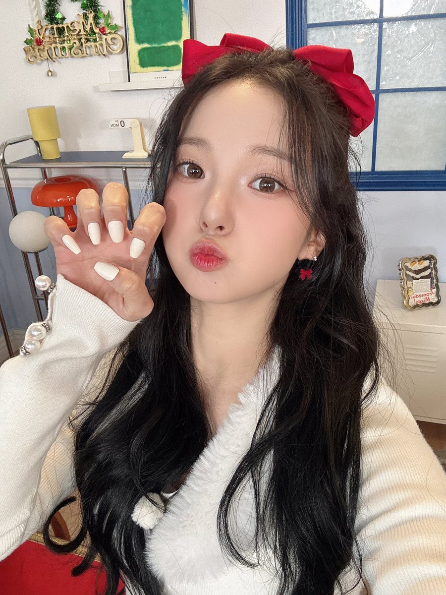 𝕄𝔼ℝℝ𝕐 ℂℍℝ𝕀𝕊𝕋𝕄𝔸𝕊 𝕂𝕖𝕡𝟙𝕚𝕒𝕟

ଘ(੭ꆤᴗꆤ)━☆ﾟ.*･ 🎁

#Kep1er #케플러