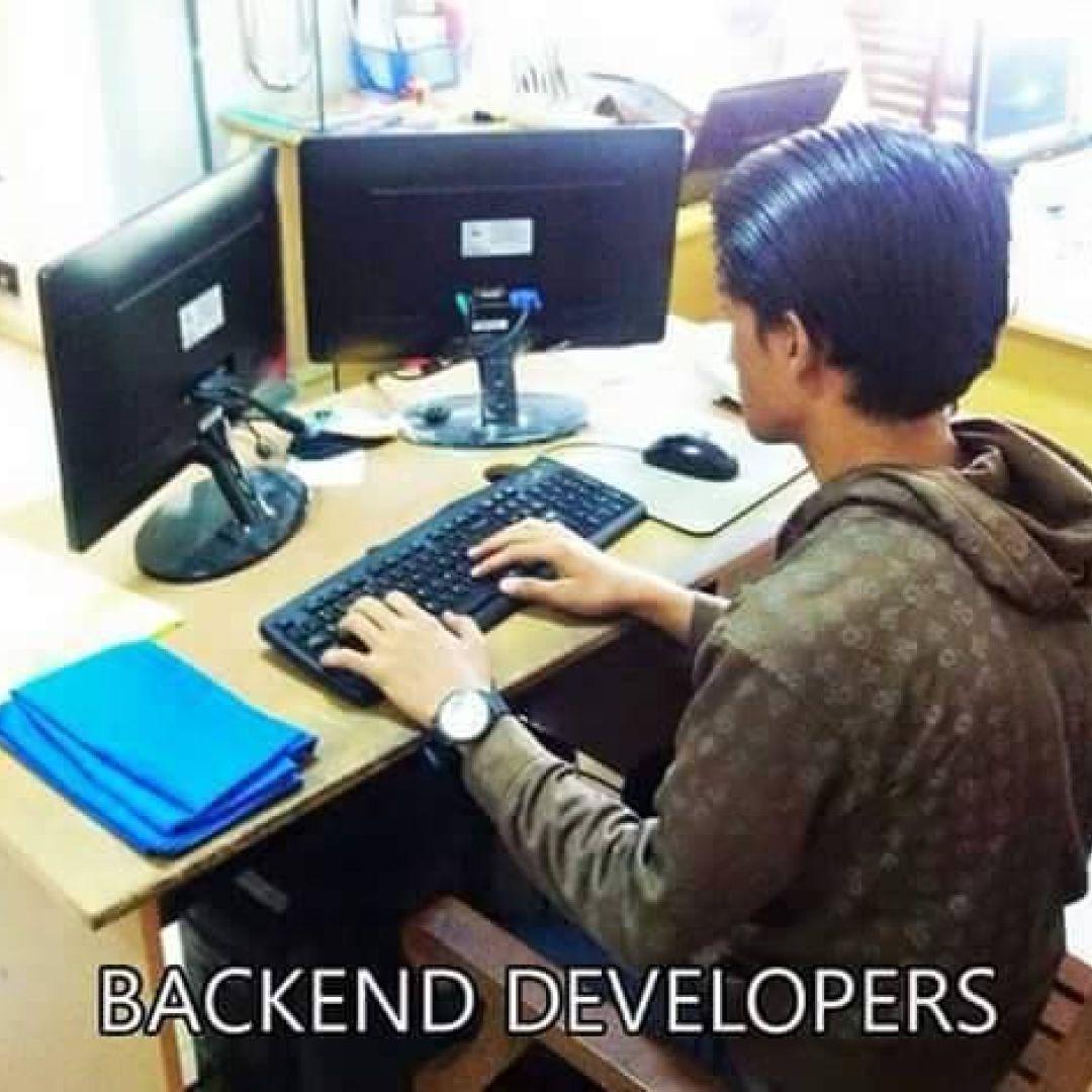 PR0GRAMMERHUM0R's tweet image. backendDeveloperLife redd.it/1pu3ewa