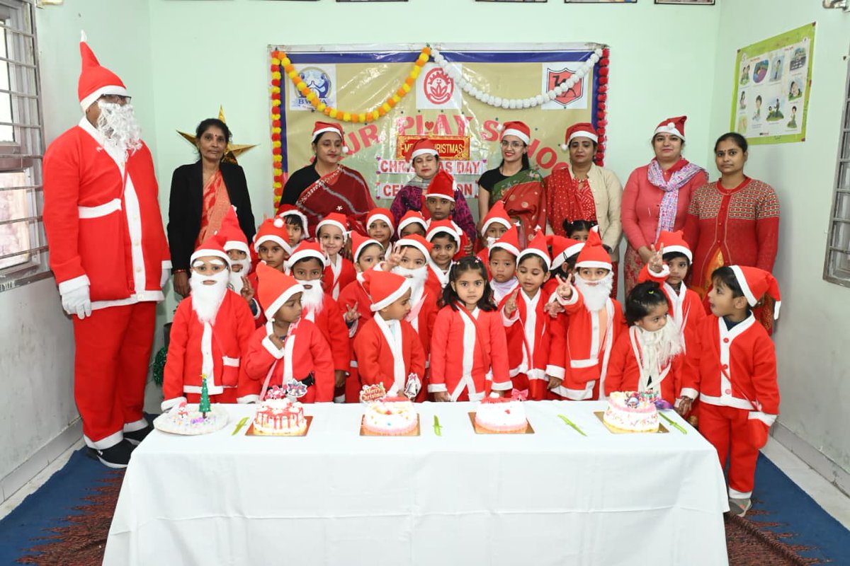 BSF_Rajasthan's tweet photo. Ankur Play School #BSFRajasthan was celebrated #𝐂𝐡𝐫𝐢𝐬𝐭𝐦𝐚𝐬𝐃𝐚𝐲.
#Santas spread joy & cheer. The celebration highlighted the message of love, tolerance and faith, truly reflecting the spirit of Christmas. 🎄✨
#MerryChristmas https://t.co/1OPjY6Metd