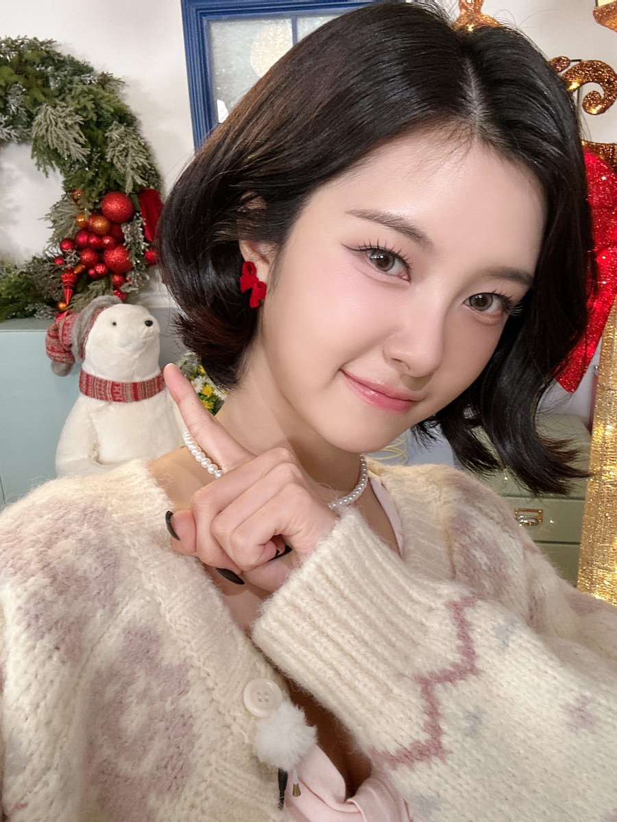 official_kep1er's tweet photo. 𝕄𝔼ℝℝ𝕐 ℂℍℝ𝕀𝕊𝕋𝕄𝔸𝕊 𝕂𝕖𝕡𝟙𝕚𝕒𝕟

ଘ(੭ꆤᴗꆤ)━☆ﾟ.*･ 🎁

#Kep1er #케플러 https://t.co/j6wG0iPuLl