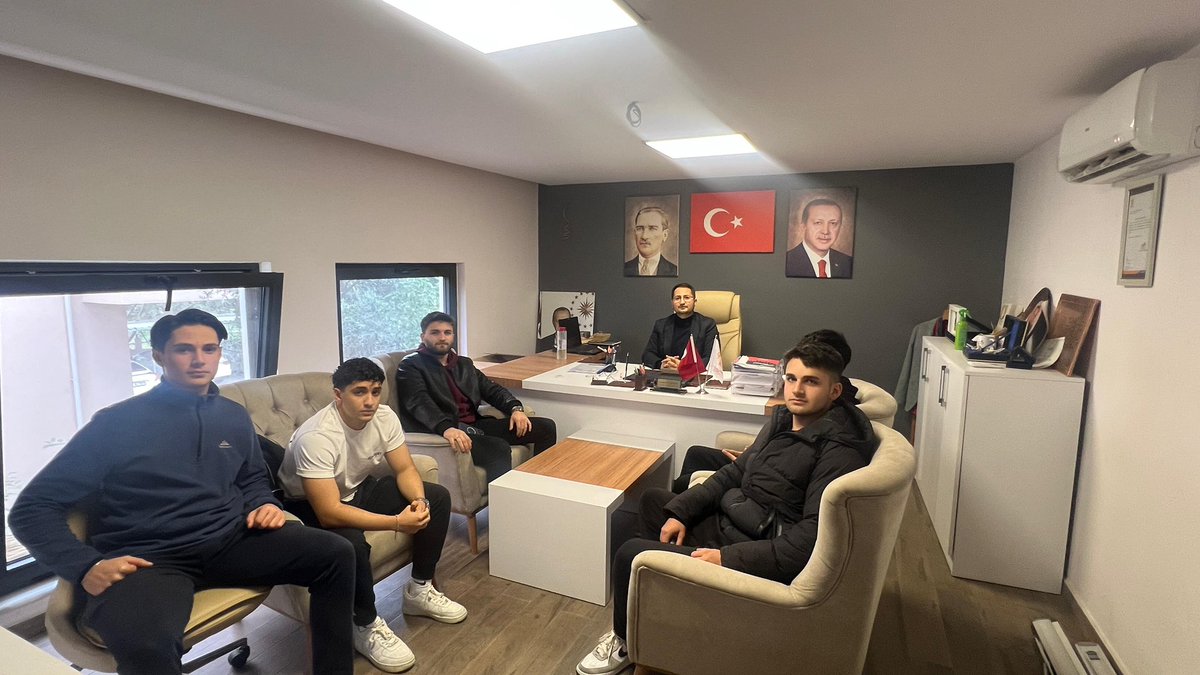 Partimize yeni katılan genç kardeşlerimizle bir araya geldik. AK Parti ailesi büyümeye, gençlerin enerjisiyle Türkiye Yüzyılı’nı inşa etmeye devam ediyor. Aramıza hoş geldiniz.
<a href="/MevlutCavusoglu/">Mevlüt Çavuşoğlu</a>