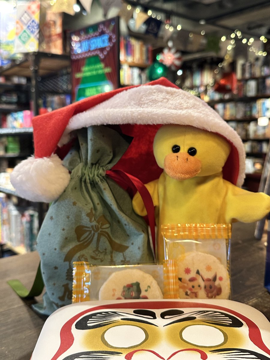 みんなにプレゼントとどけるサンタひよこぴよ✨