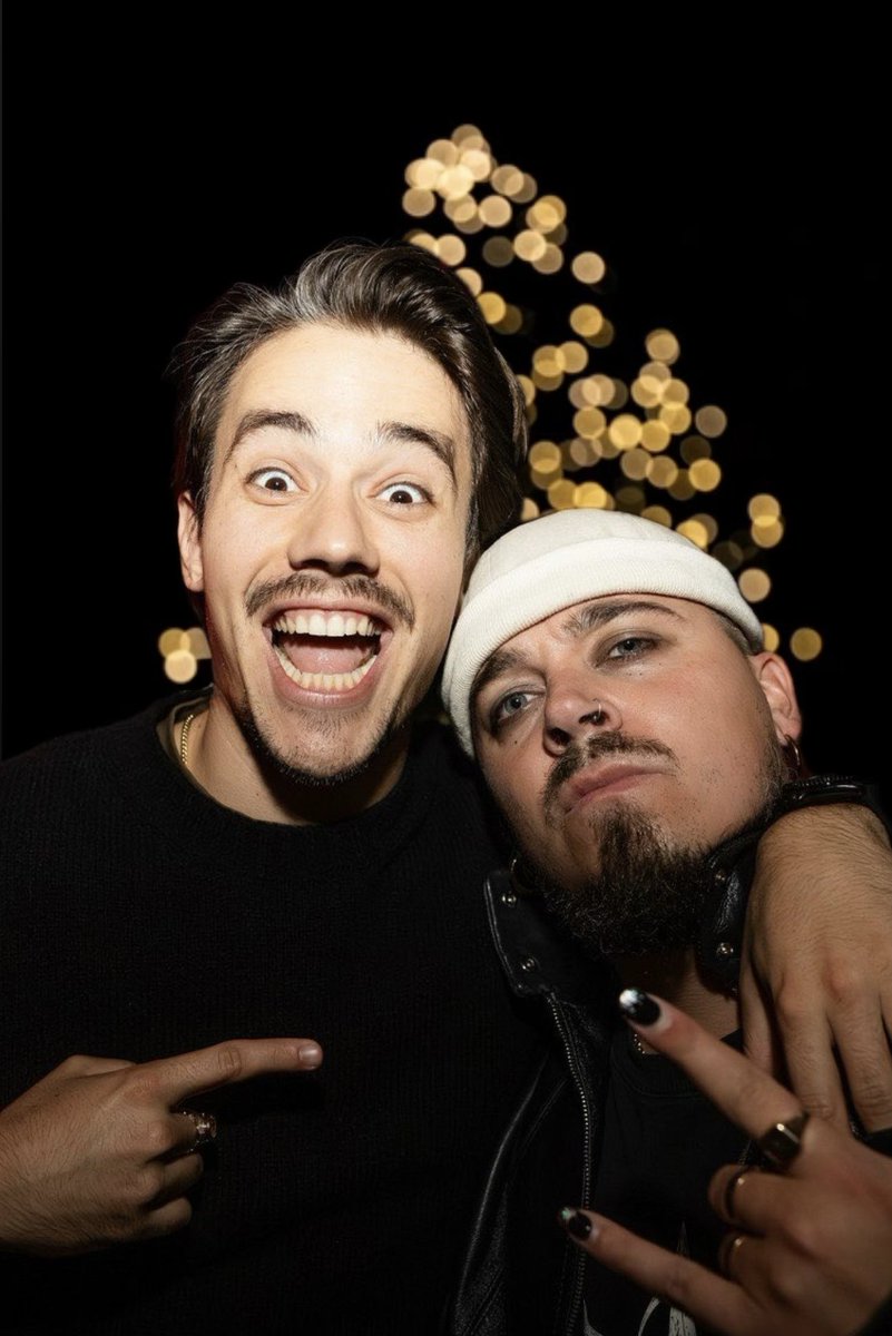 On the 25th of December the world wakes up to a Christmas miracle - mpreg is proven to be real by the Finnish rapper Käärijä and Slovenian singer Bojan Cvjetićanin. "It was hard but we did it", comments the couple.