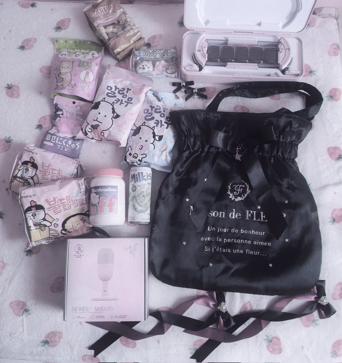 lunyaan_'s tweet image. look what i got from my fiance .. i'm literally in love ..