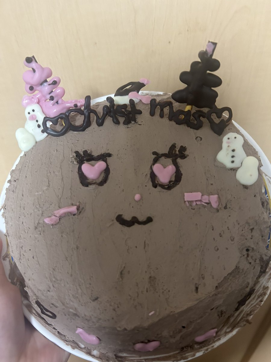 vixie_saki's tweet photo. メリークリスマス🎄🎅今日はクリスマスなのでケーキを作りました！！可愛い生物ができました🦌(?)みなさんはクリスマスなにしてますかー？そして1月11日静岡サナシュでVIXIEライブに出演させていただきます。12時10分からです！予約受け付けてます。お願いします🙏 https://t.co/dBExoonLvN