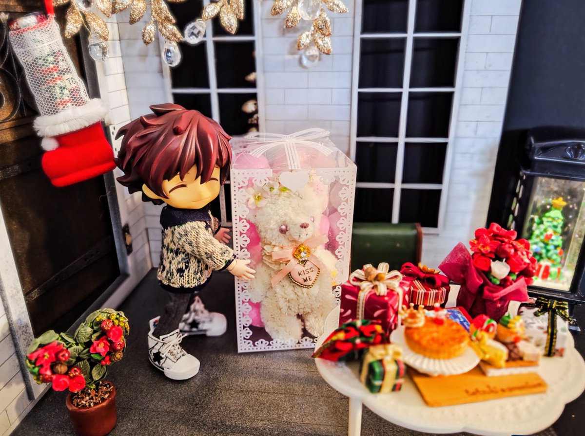 メリクリ❢🎄
プレゼントにおっきいクマさんもらったレオくんだよ