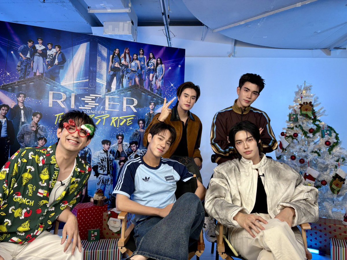 RiserMusic's tweet image. [LIVE] DAY-3 มาพูดคุยกับ NANON, WIN, GEMINI และ FOURTH ได้ใน #RISERCONCERTLIVED3 

FB : facebook.com/share/v/1AVtcG…
YT : youtube.com/live/Xtwhn5xWw…
TT : vt.tiktok.com/ZSHKQAW6yaRbg-…

‘RISER CONCERT : THE FIRST RISE’ 
14-15 FEBRUARY 2026 TICKETS SOLD OUT!
TICKETS ON FRI, 13 FEB 2026 STILL…