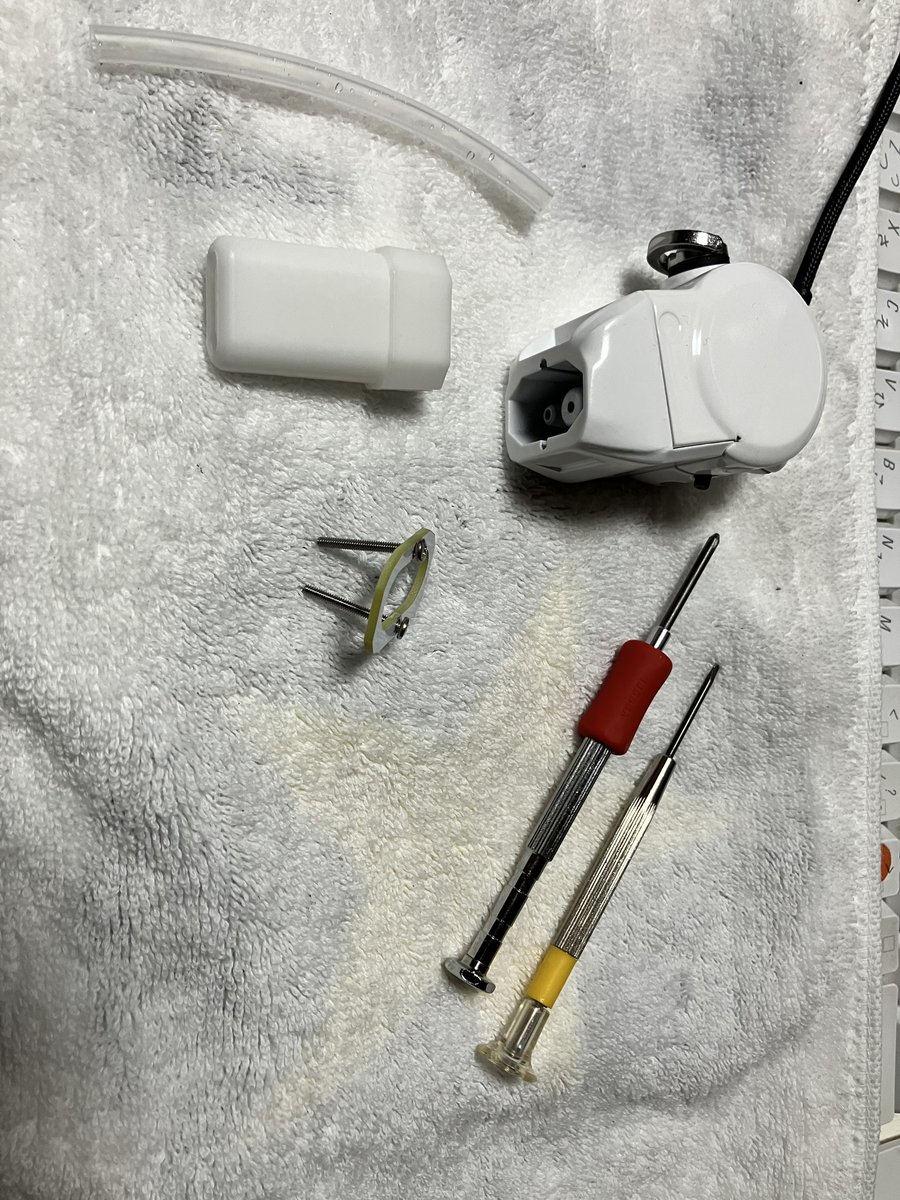 azuchi_'s tweet photo. 冬休みの自由研究 開発者の徳田崇さんからお話を頂いてブレスコントローラーMWiCをテストドライブ^_^ あたしにはAKAI x335i 以来のブレコン楽しみでしかない パッケージがプロトタイプっぽくてよき  音出し開通テスト🆗 早速バラすやつ
https://t.co/V8nlxGiGSO https://t.co/kLwNTFRALd
