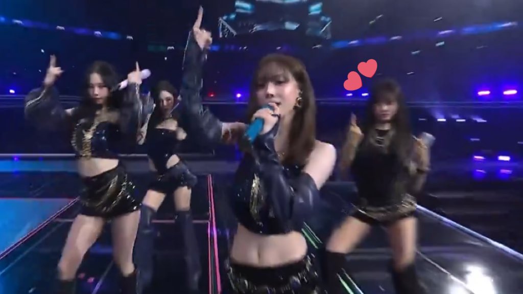 foraespl1's tweet image. sm’s xenophobia towards giselle genuinely needs to be studied because tell me why they gave every other member except gigi a glitter top… she looks like a background dancer when she’s a MAIN ARTIST