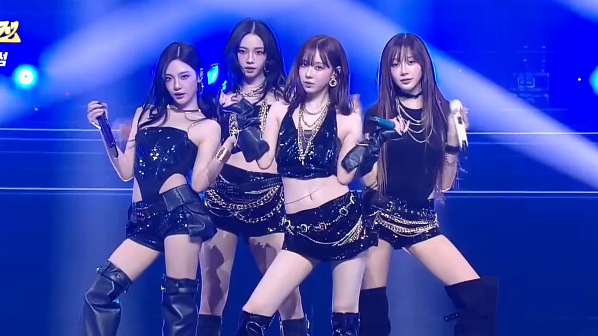 foraespl1's tweet image. sm’s xenophobia towards giselle genuinely needs to be studied because tell me why they gave every other member except gigi a glitter top… she looks like a background dancer when she’s a MAIN ARTIST