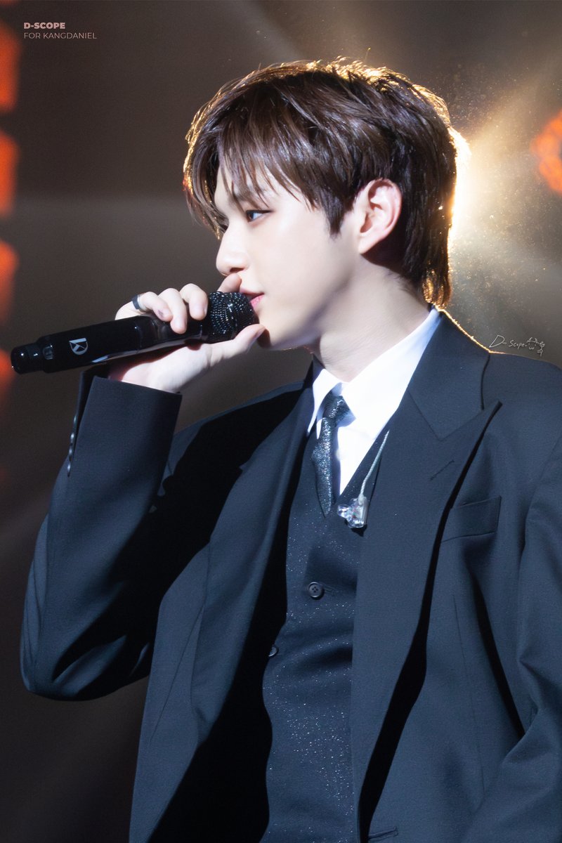 DanikScope's tweet photo. Happy Christmas🎄

 - [HQ] 251213 KANGDANIEL FAN CONCERT [RUNWAY : WALK TO DANIEL] Day1  #강다니엘 #KANGDANIEL https://t.co/HWPgFaO2zD