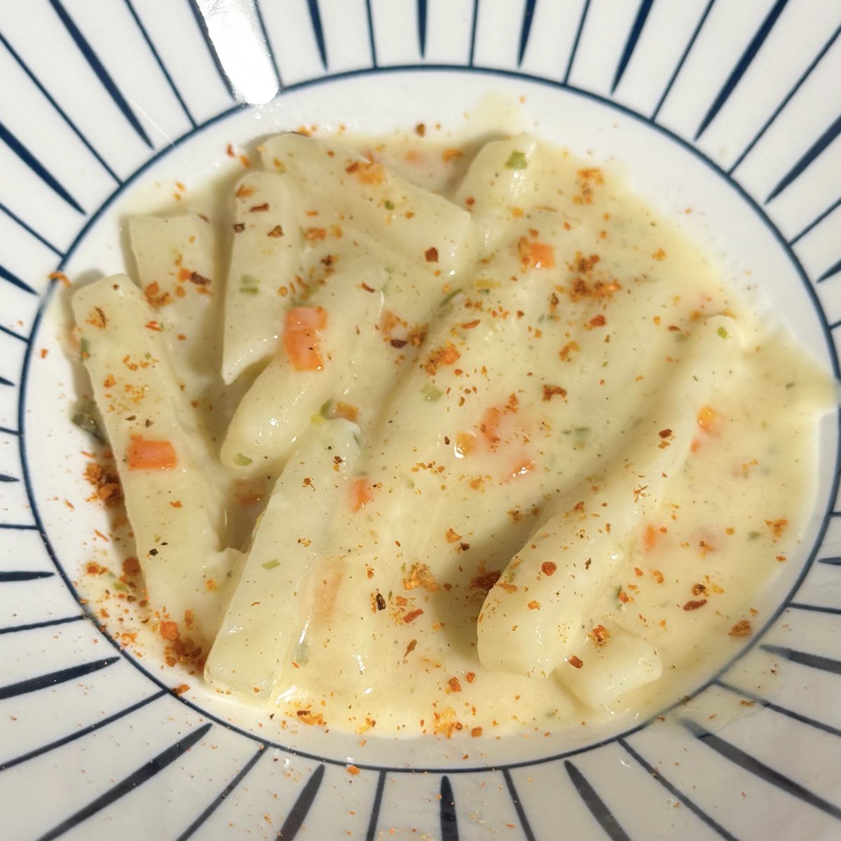 nanaspineapel's tweet image. Malu banget sama diri sendiri, berawal ngeledek Ritsuki yang doyan bangeet makan beginian, berakhir menjadi balita vintage yang turut ketagihan😭🙏🏻 WKWK 

Siapa suruh ini TOPOKKI enduuul creamy cocok di lidah balita vintage!!😌