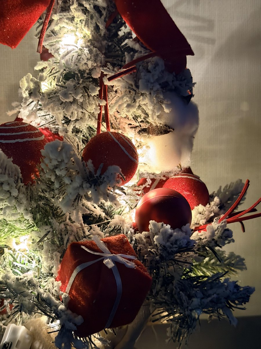 KimSiwoo56's tweet photo. The Christmas spirit is everywhere in Seoul.

Merry Christmas! https://t.co/iq2fy5KoJw
