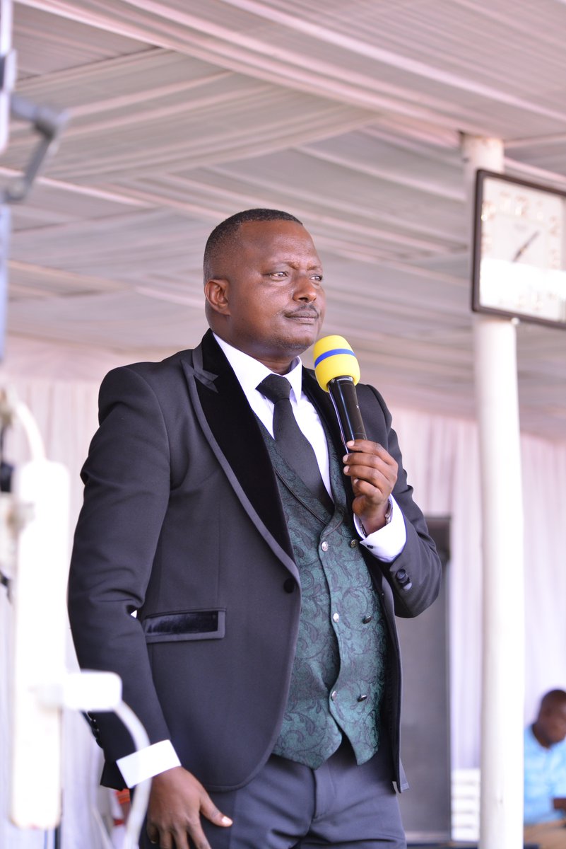 SaltTvUganda's tweet photo. Mu biseera bino ebya Christmas "be your brother's keeper" - Pr Bujjingo #ChristmasService https://t.co/fh8yCAqyD0