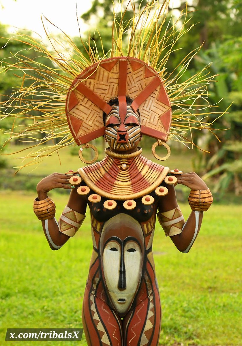 🎪 Equatorial Guinea Bodypainting Festival
It brings together top artists from around the world and local talent to create fantastic living art. 

Artist: Matteo Arfanotti
Photographer: Dmitri Moisseev