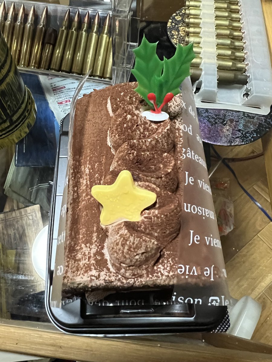メリークリスマス🎄
今日のケーキはチョコケーキです👍
二日連続ケーキを食べてます😆