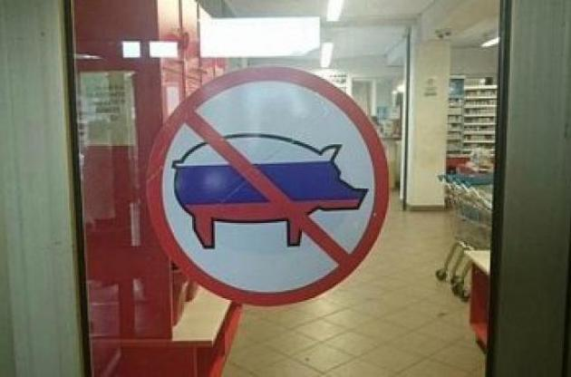 wartranslated's tweet image. Poland will stop admitting Russians with old-style passports starting April 1, 2026. This affects five-year Russian passports that do not have biometric chips. Diplomatic passports that do not meet the new standards will also cease to be valid as of January 1, 2026.…