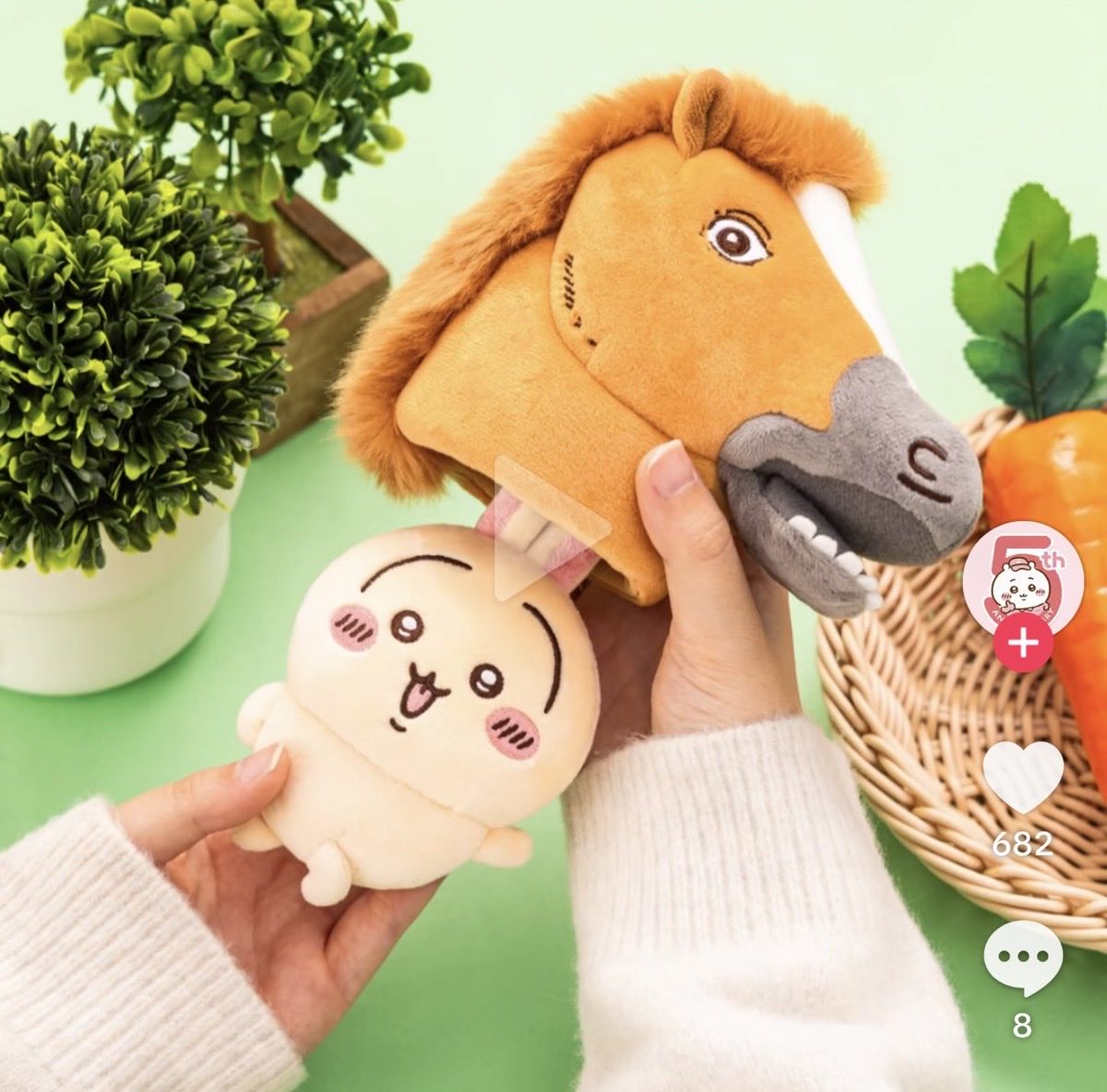 ちいかわ「馬を被ったうさぎ」グッズがファン熱狂