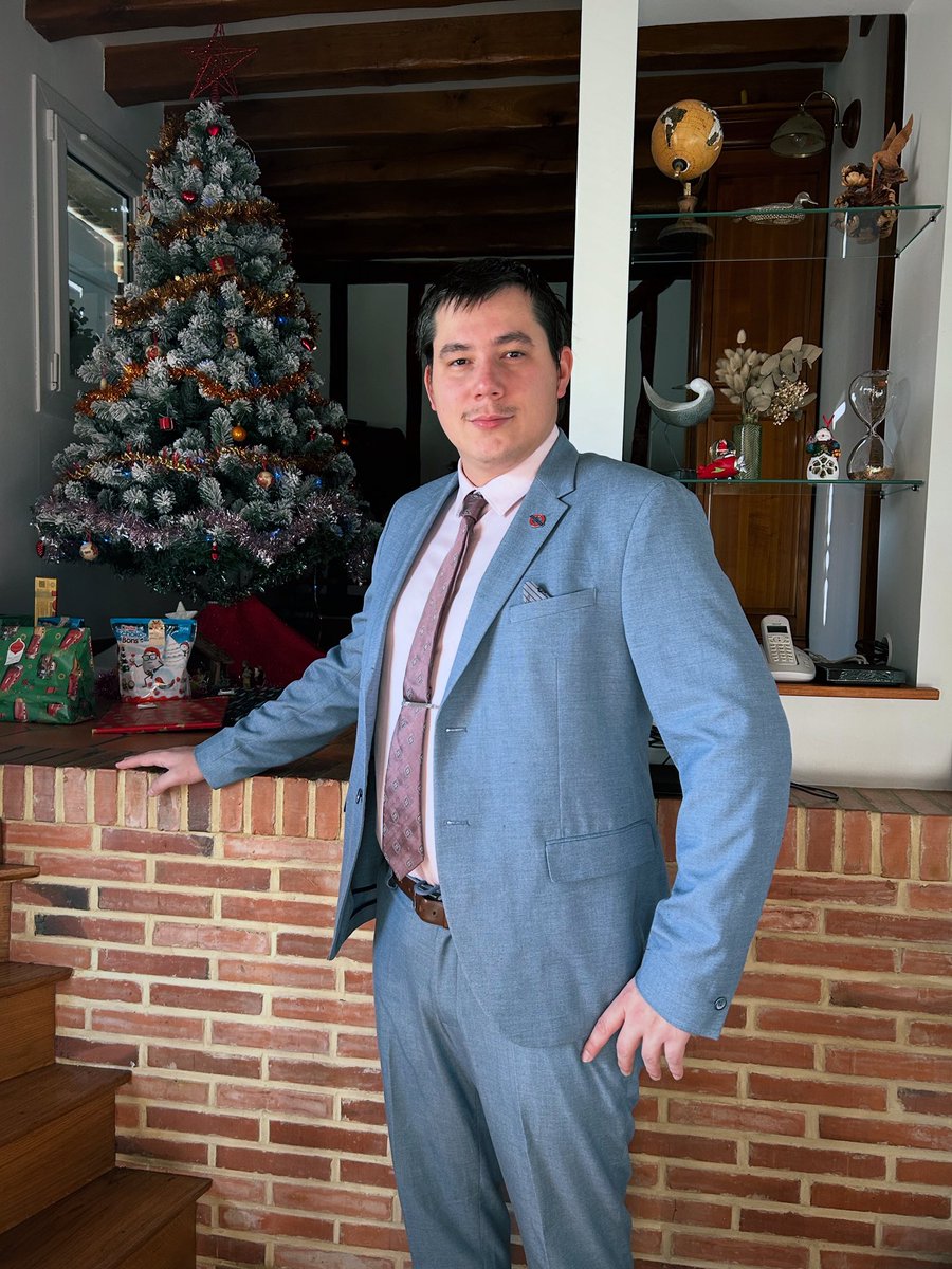 B_REGNIER_LP's tweet photo. Je vous souhaite à tous un joyeux Noël ! Puissent l’année 2026 vous apporter prospérité, santé, bonheur… et le Frexit ! 🎄

#noel2025 #FREXIT https://t.co/dhvrcKtbwh