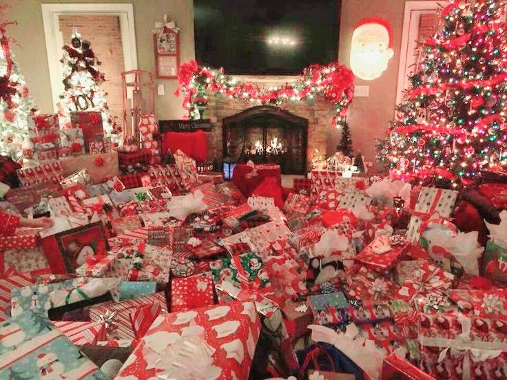 lyingcuntlestat's tweet image. — Quizás la navidad se le ha ido de las manos este año (?— QUE HA LLEGADO PAPA NOEEEEL 
@NocturneScarlet @rxnedelioncourt