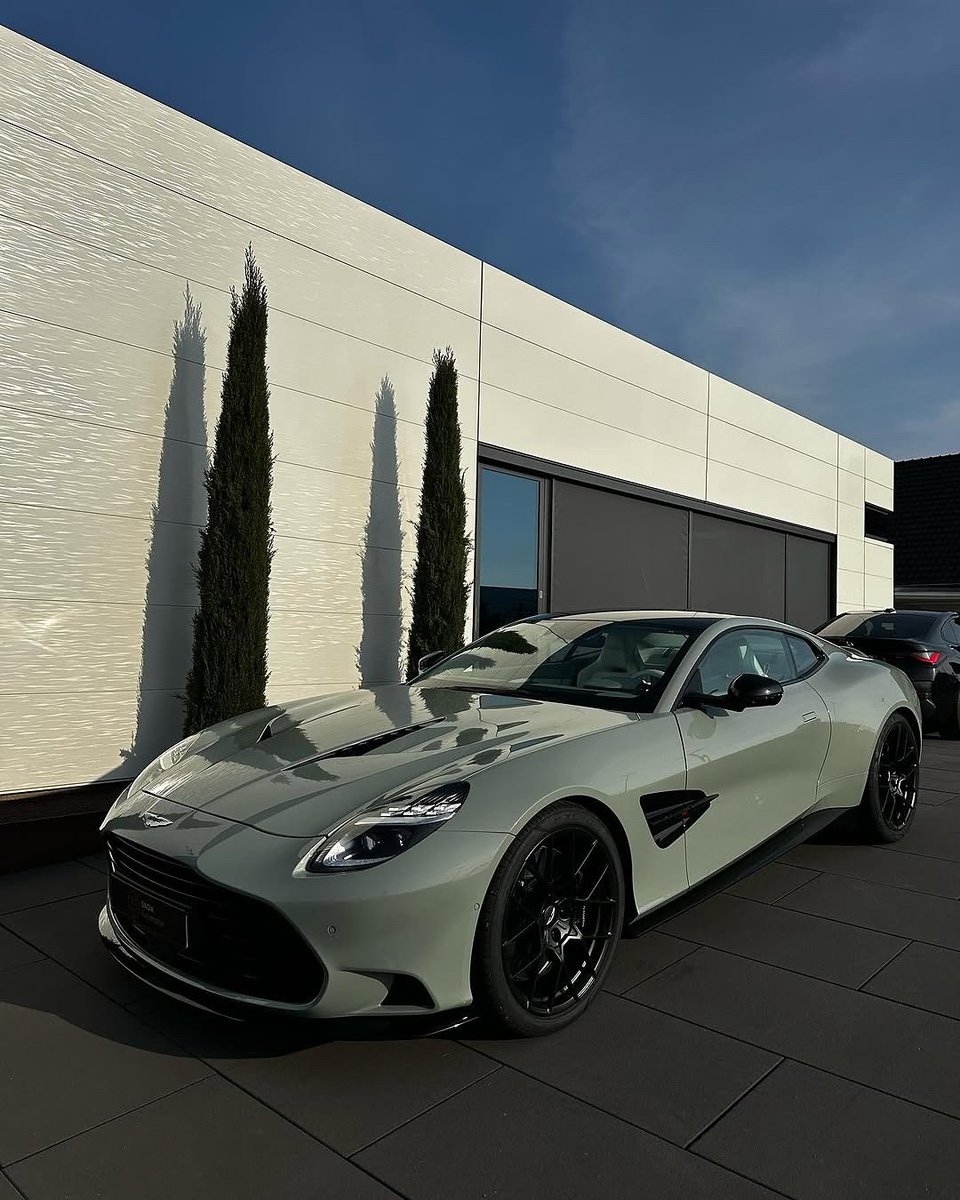 Elitecargasm's tweet photo. Aston Martin Vanquish 🦇 https://t.co/jNrP4n3JIQ