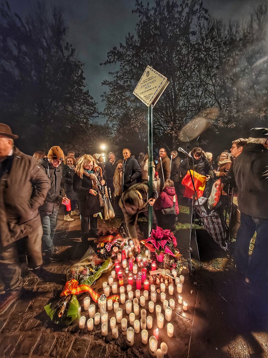 patxi_mendiburu's tweet image. Con vosotras, víctimas de ETA, y por un 2026 mucho mejor
Mucho mejor que todos estos últimos años pasados durante los cuales los verdugos han sido socios preferentes del gobierno en Navarra y en España.
patximendiburu.blogspot.com/2025/12/con-vo…
Un navrazo,
Pachi M.B. Desolvidar