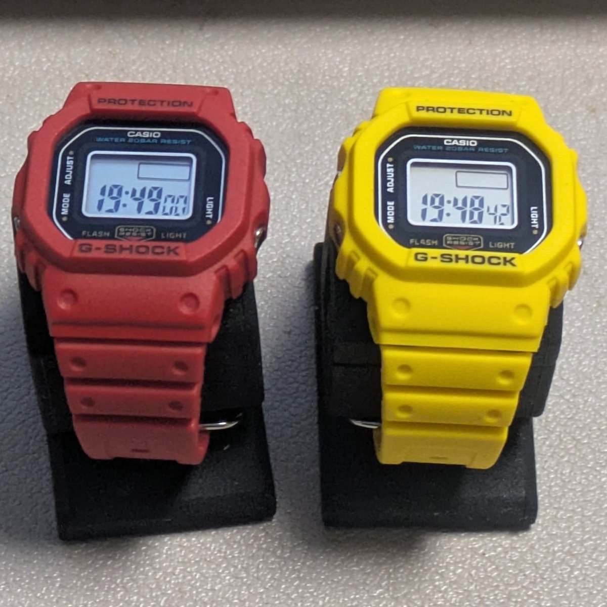 自分から自分へのプレゼント。CASIO G-SHOCK nano DWN-5600-4JR(RED