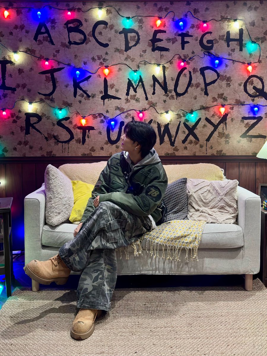 two_eight_three's tweet photo. めりくり🎄.*
みんなは何して過ごしてるかなあー
おれはストレンジャーシングスのPOPUPにゆーがといってきたよ😂
まだ見てない人はちょーおもしろいから絶対みて！！！ https://t.co/LXGE3MhY7z