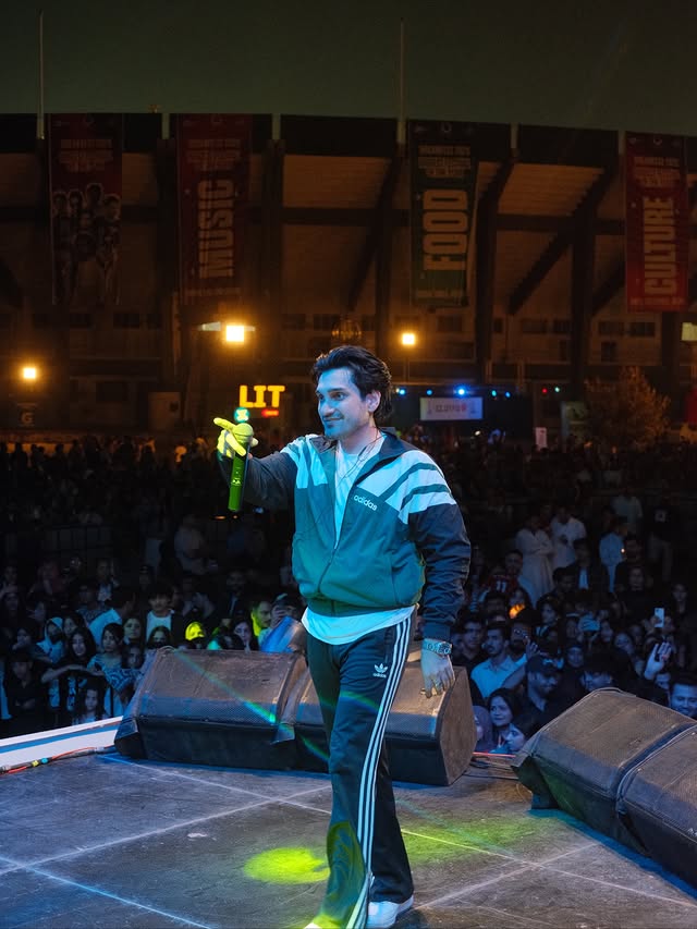 CuteSalahuddin's tweet photo. Uzair Jaswal is the best singer❤️.
@uzairjaswal 
#uzairjaswal
#singer #artist #Twitter #liked #picture https://t.co/W0rxc0k2Oi