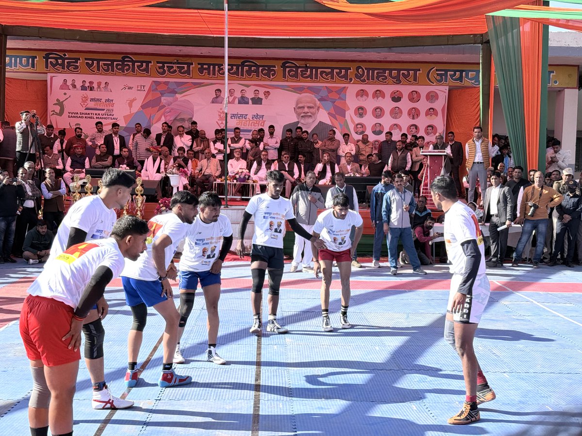 इस दौरान सांसद श्री राव राजेंद्र सिंह जी, विधायक श्री कुलदीप धनकड़ जी, श्री हंसराज पटेल जी, श्री महेंद्र पाल मीणा जी, श्री देवी सिंह जी शेखावत, पूर्व मंत्री श्री राजेंद्र यादव जी सहित उपस्थित जनप्रतिनिधि एवं खिलाड़ियों का सानिध्य मिला। 1/2