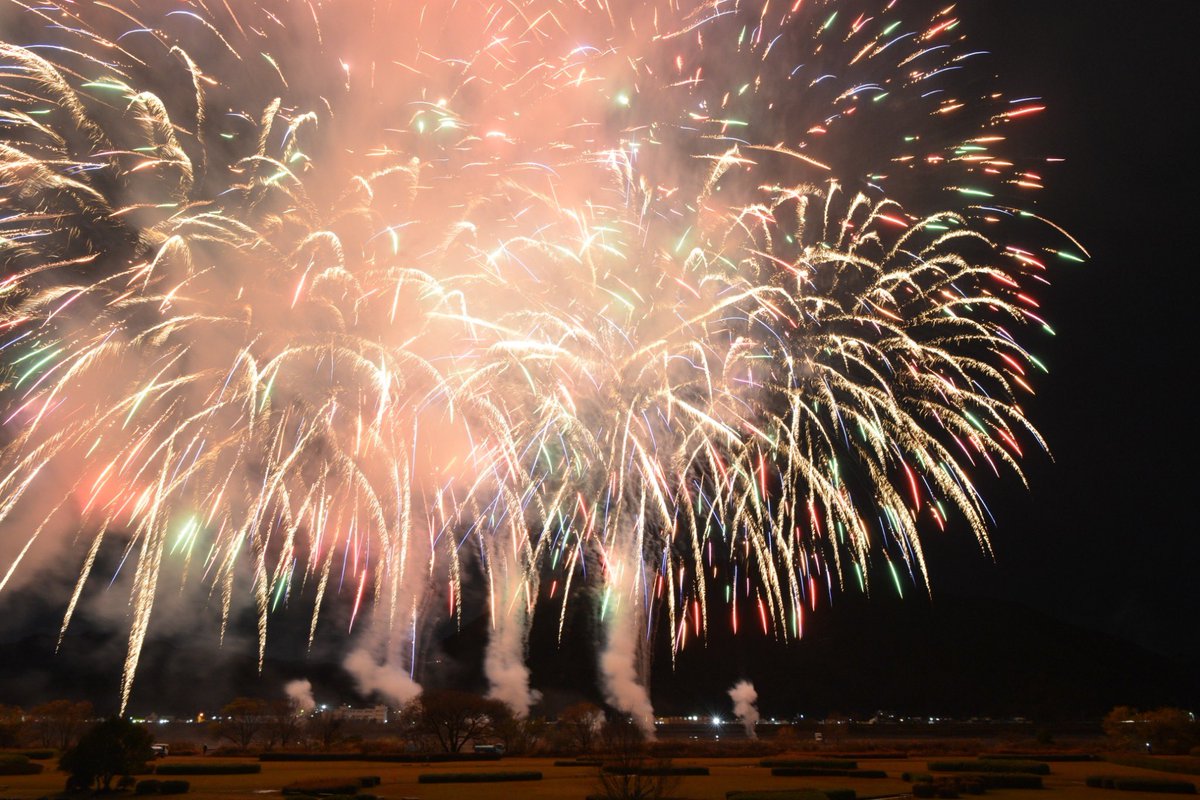 と、いうわけで、村田ボーリング技研からのクリスマスプレゼントでした🎁

今日が多くの人にとって特別な夜になりますように🎄

#安倍川花火
#サプライズ
#村田ボーリング技研