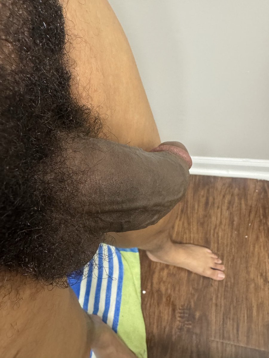 I feel like Santa 🎅🏾…..I love dropping off presents 😏🍆🍩💦 Merry Christmas 🎄🎁💯#gay #bigboybootylover #truckerdick