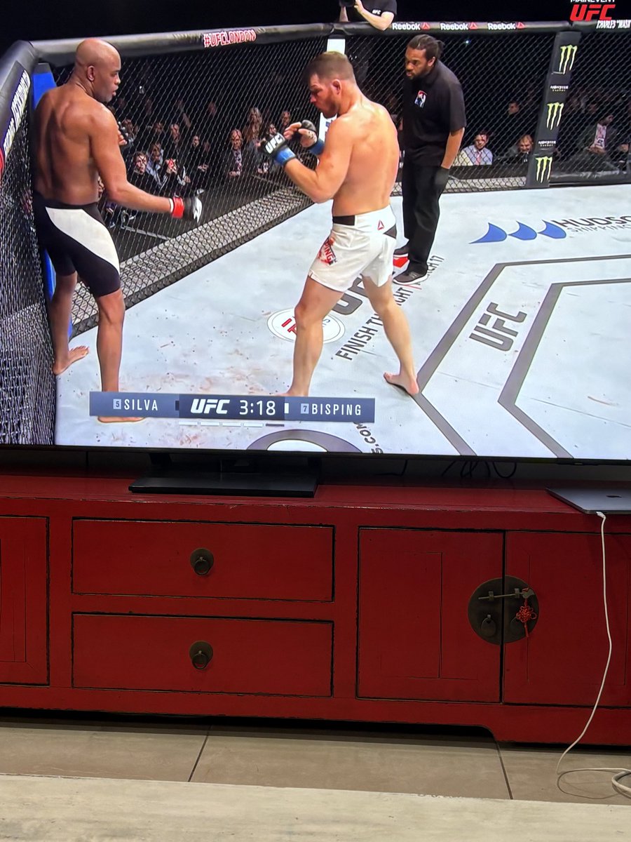 comfortablygrum's tweet photo. @bisping   Good times https://t.co/rIX0n5dbjl