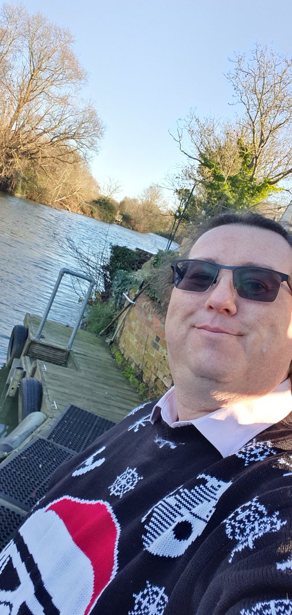 Spending Xmas by the river,  Marry Xmas.