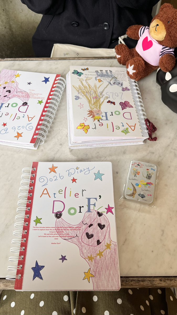 ______rame's tweet image. 友達と街歩きしたりおしゃべりしたり🐾
花屋さんで出会ったガーベラにときめいたね