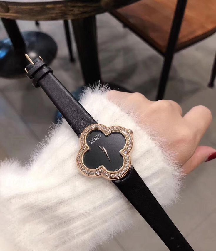 Rutalulp's tweet image. Because I’m worth every second. 👸🕰️
#UKQUEEN