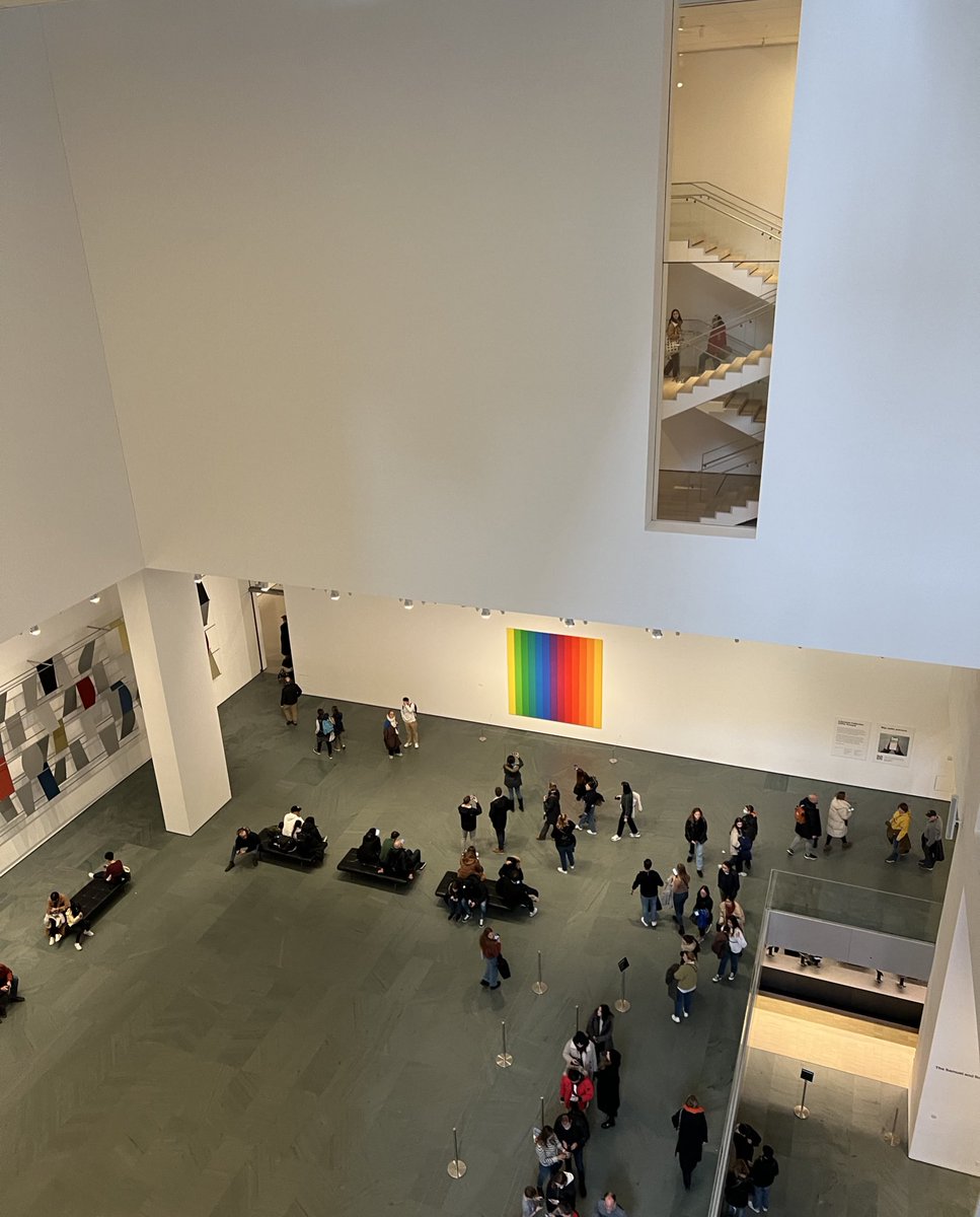 ‘มิตรภาพบางครั้งก็เริ่มต้นขึ้นจากความกล้า’

จีรู้จักคุณเช่ <a href="/wdstruck/">wonderstruck</a> ครั้งแรกผ่านทางฟีดทวิตเตอร์ ทราบว่าเขาเป็นนักเขียนคนดังที่เขียนภาษาวรรณกรรมได้สวยและน่าสนใจ ปีนั้นจีไปเรียนต่อโทที่บอสตัน เลยโพสต์ภาพถนนเส้นหนึ่งในเมืองแจ้งข่าวกับนักอ่านว่าคงจะพักงานเขียนไปสักพัก