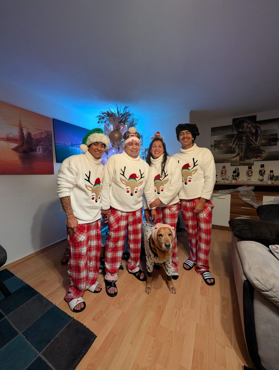 Msequera3's tweet image. Feliz Navidad 🎄 les deseamos mi bella familia y yo que Dios los bendiga mundo 🌍🇩🇪🇻🇪🇪🇦🌲🙏🙏🙏